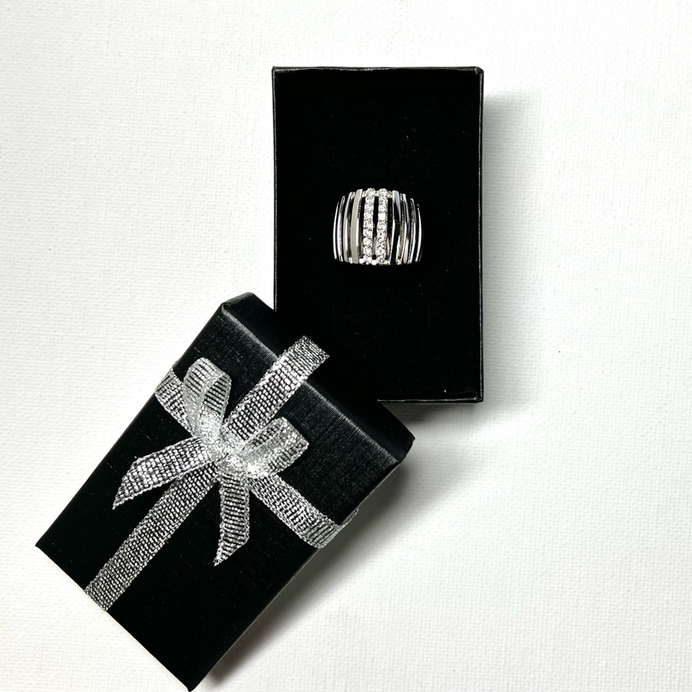 Elegant Silver Ring with Crystal Accents